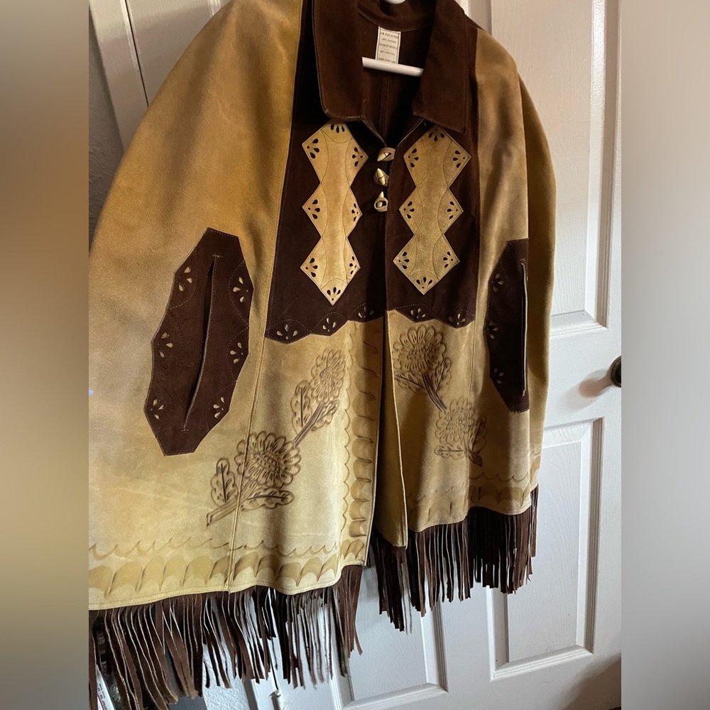 Nwot Embossed Suede Cape With Patchwork - image 2